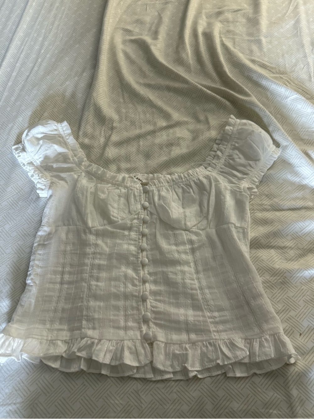 Blu pepper White Ruffle Button-Front Women’s Top Size small